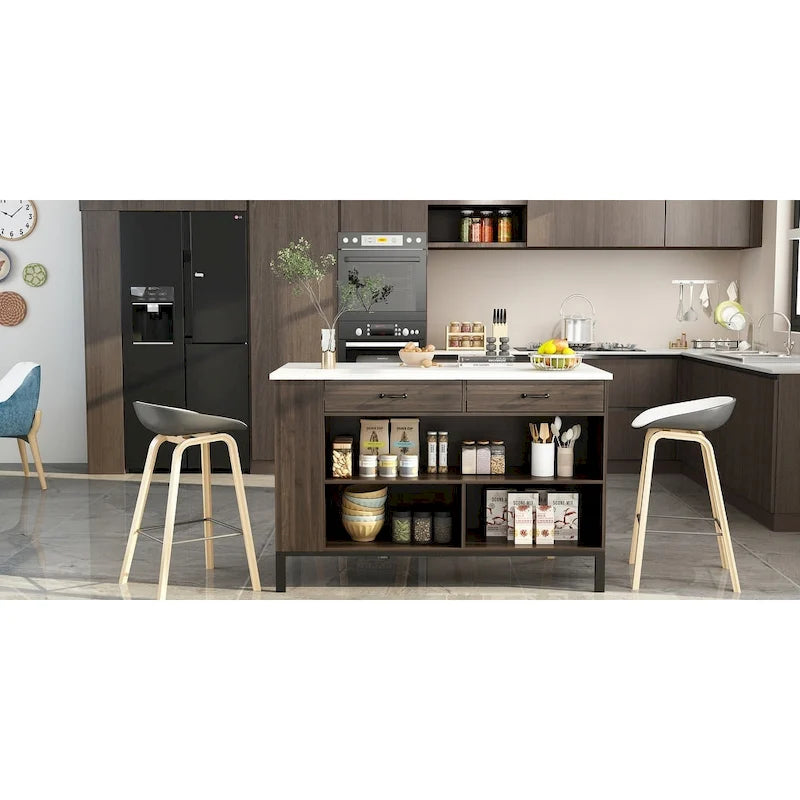 Isola da cucina in legno duro marrone con ripiani contenitore, cassetti e piano effetto marmo