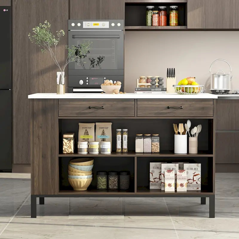 Isola da cucina in legno duro marrone con ripiani contenitore, cassetti e piano effetto marmo
