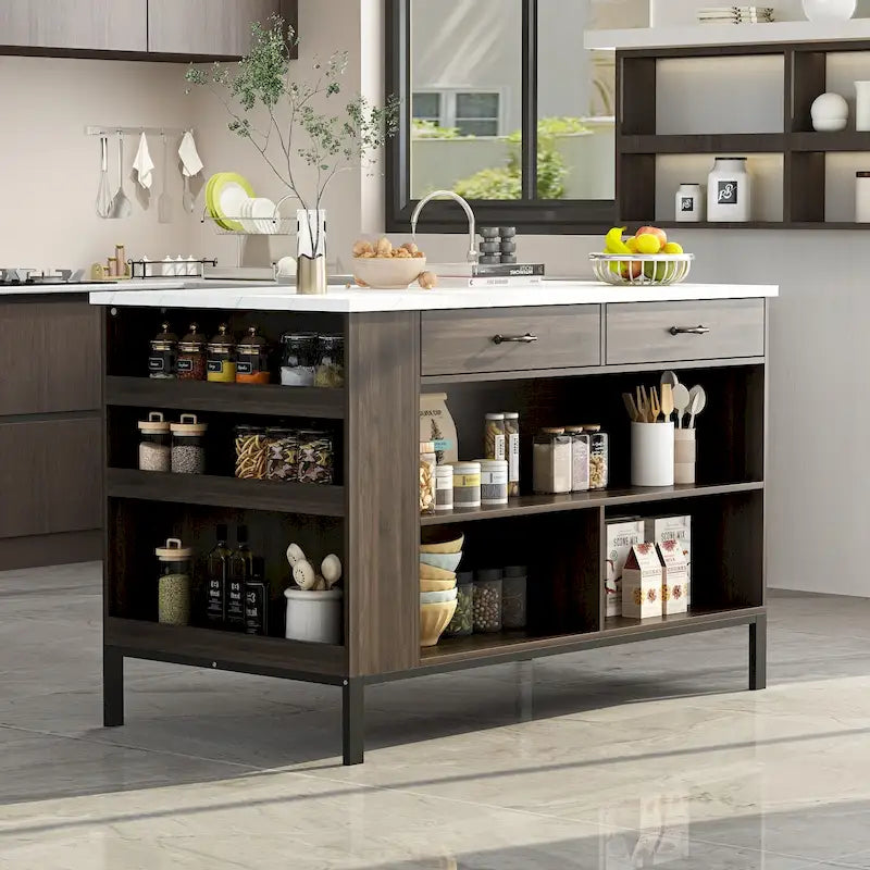 Isola da cucina in legno duro marrone con ripiani contenitore, cassetti e piano effetto marmo